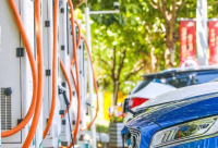 新能源汽车市场上的一个热门话题是动力电池成本的降低